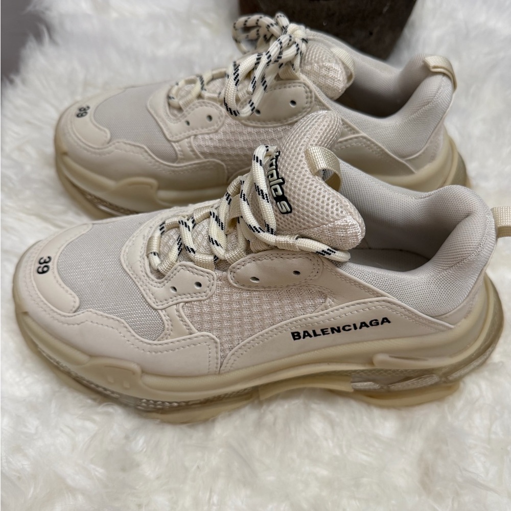 Balenciaga TRIPLE S SNEAKERS - Picture 5 of 7